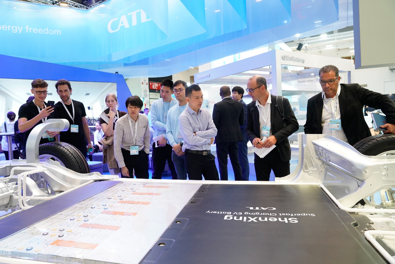 插圖二:展會上的神行超充電池.png 插圖二:展會上的神行超充電池.png