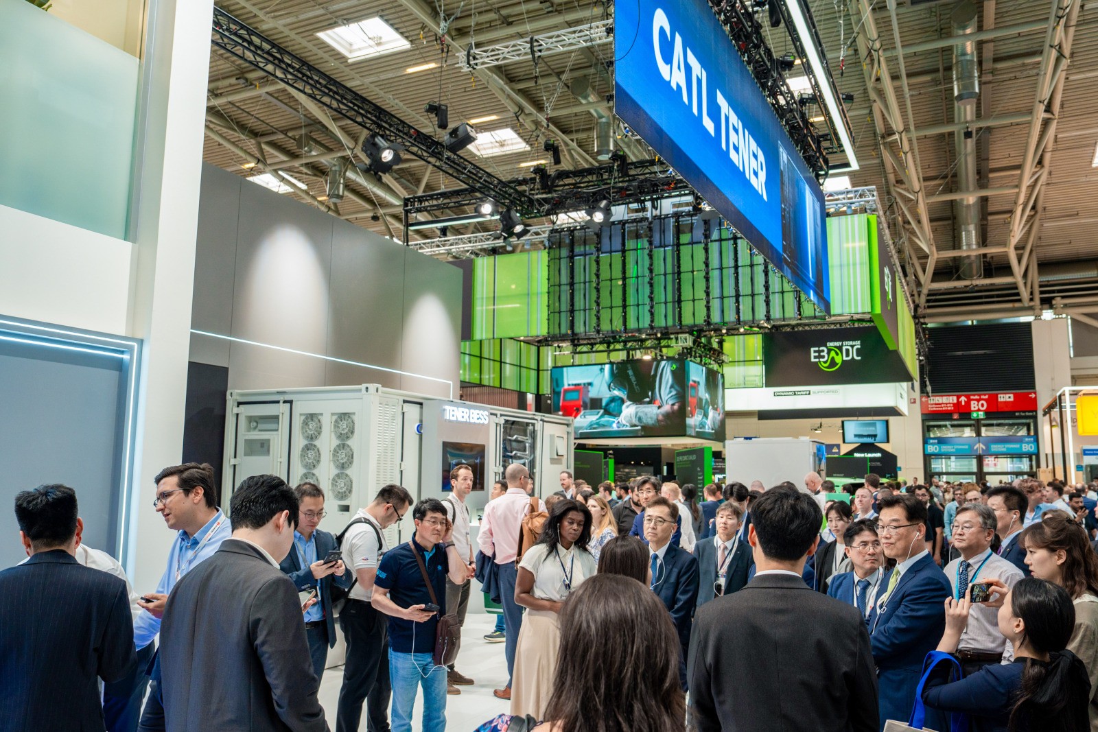 簽約圖1.jpg 簽約圖1.jpg