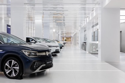 圖3-寧德時代新能源生活廣場車輛展示區.jpg 圖3-寧德時代新能源生活廣場車輛展示區.jpg